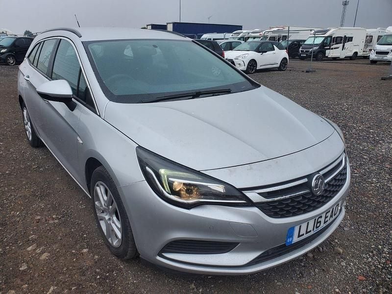 Silver Used 2016 Vauxhall Astra Design Edition Estate | £2,500 (Good price) - Image 1/4