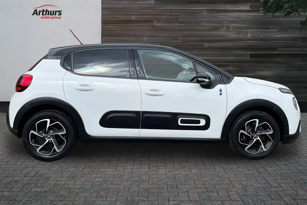 Used Citroën C3 PureTech 82 HP (60 kW) 2022 White Hatchback