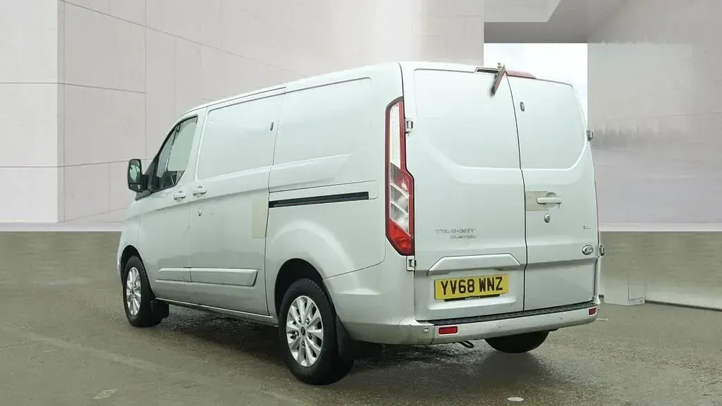 Used Ford Transit Custom Limited 130 HP (95 kW) 2019 Silver Van