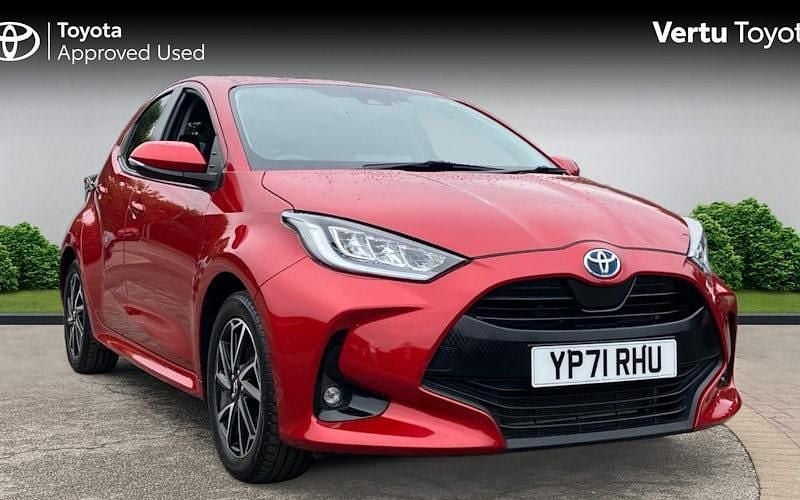 Used 2025 Toyota Yaris Hybrid Design Hatchback | £16,162 (Super price) - Image 1/4