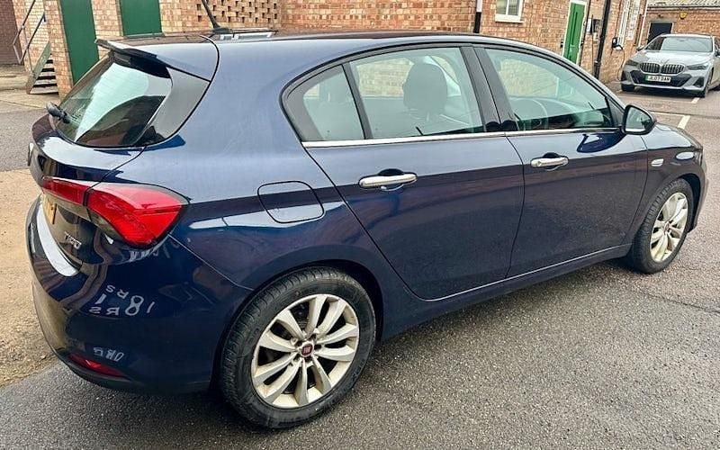 Used Fiat Tipo Lounge 95 HP (69 kW) 2018 Hatchback