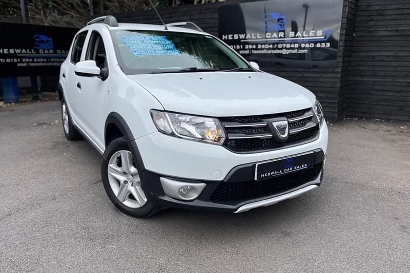 White Used 2016 Dacia Sandero Lauréate Hatchback | £4,995 (Fair price) - Image 1/1
