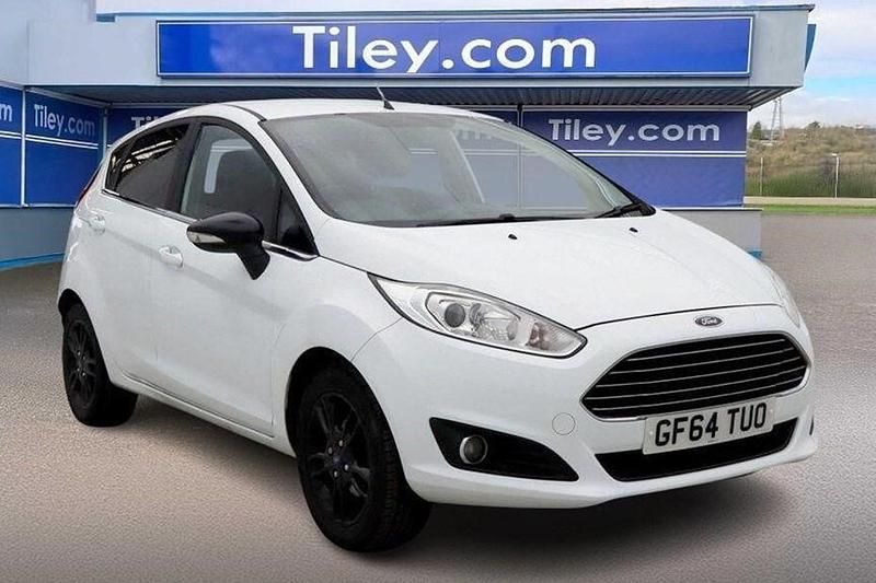 Used Ford Fiesta Zetec 82 HP (60 kW) 2014 White Hatchback