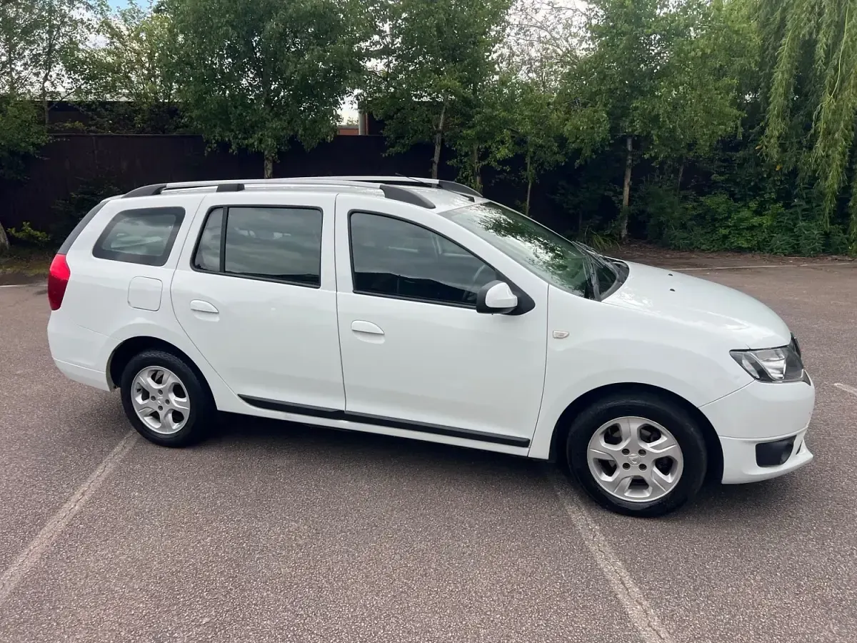 Used Dacia Logan MCV Lauréate 2014 White Estate