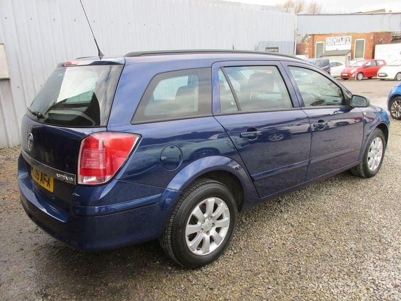 Used Vauxhall Astra Club 2005 Blue Estate