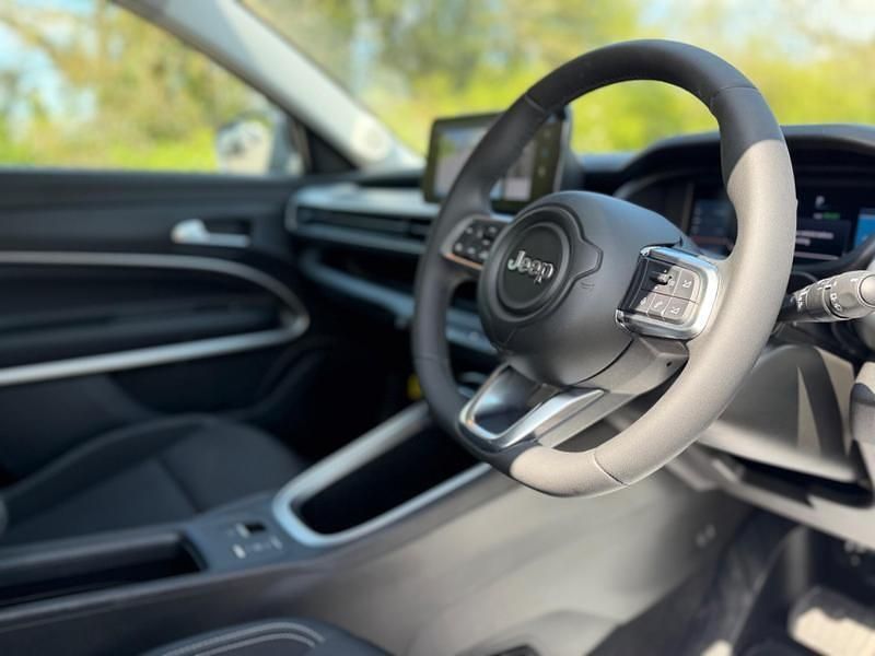 Used Jeep Avenger Summit 114 kW (156 HP) 2025 Grey SUV