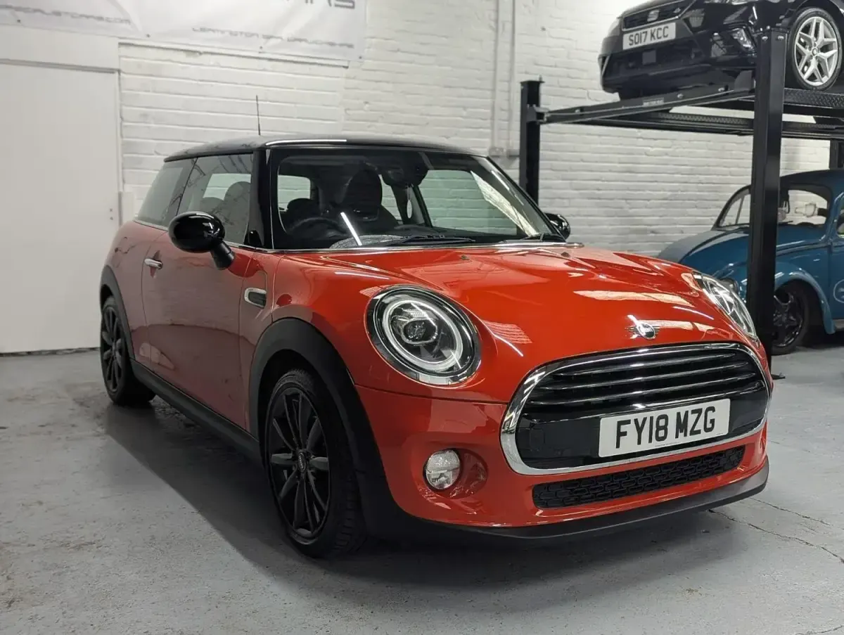 Używany Mini Cooper Hatch 2018 Pomarańczowy Hatchback