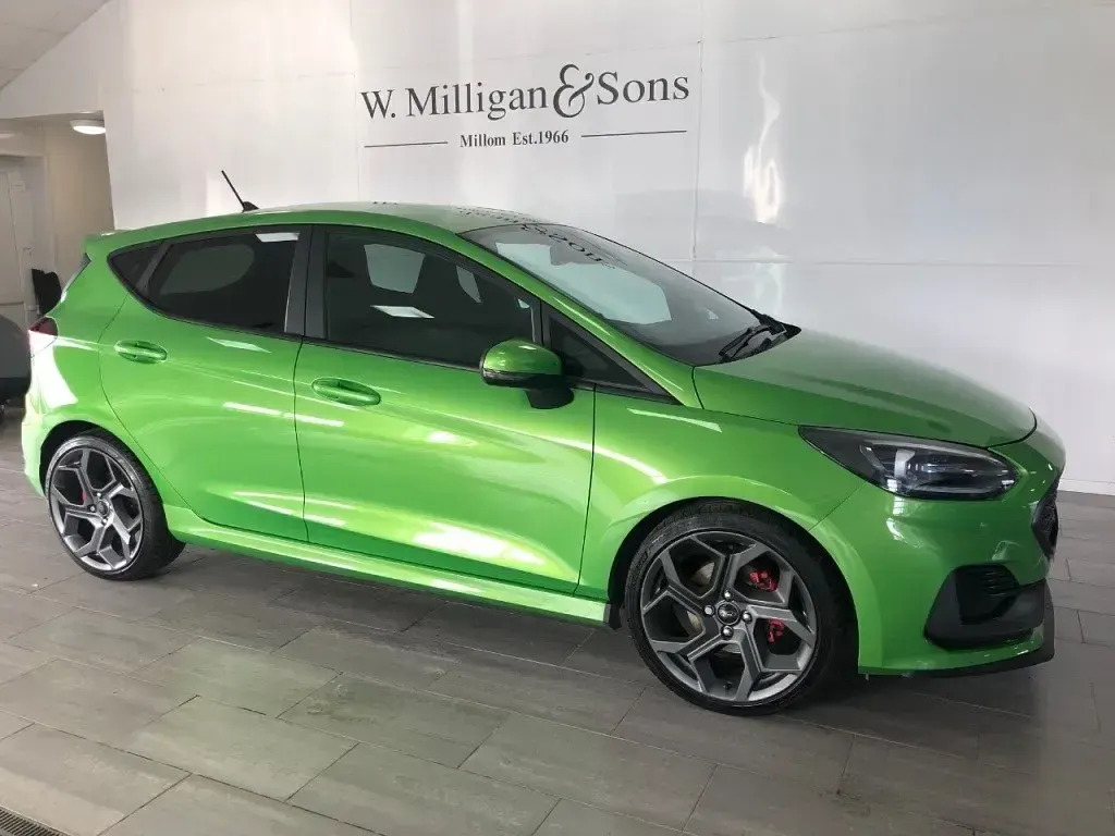 Usado Ford Fiesta ST 200 CV (147 kW) 2023 Verde Utilitario