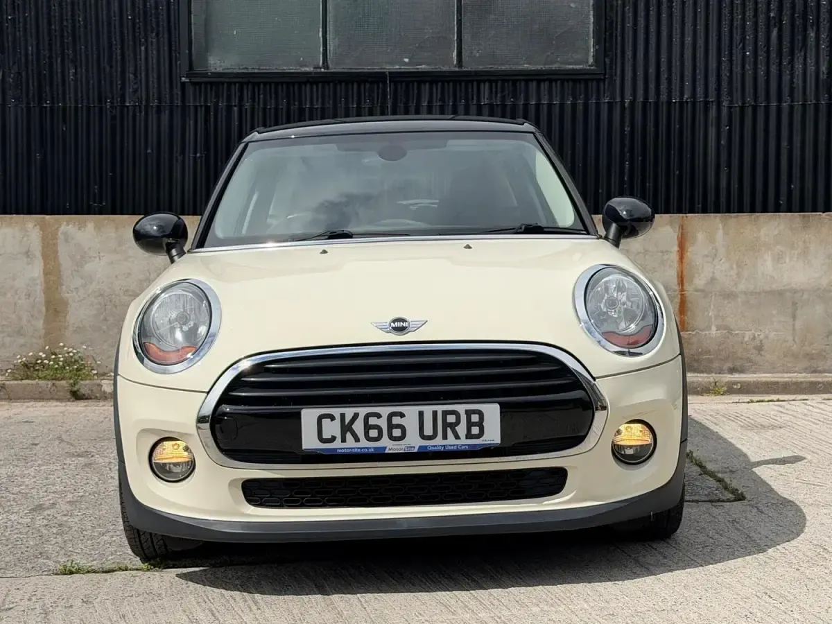 Used Mini Cooper Hatch 136 HP (100 kW) 2016 White Hatchback