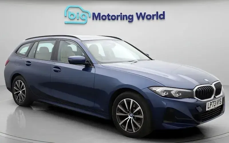 Used BMW 330e Sport Line 292 HP (214 kW) 2024 Blue Estate