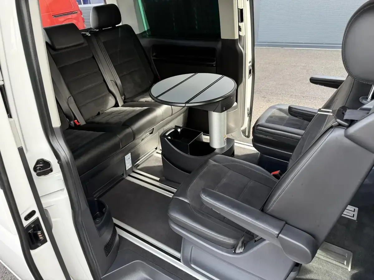 Used VW Caravelle Executive 150 HP (110 kW) 2020 White Van