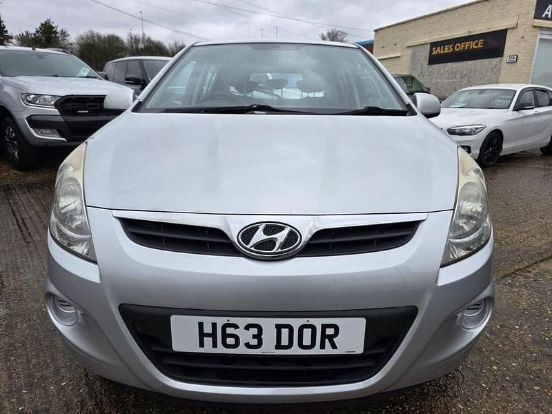 Used Hyundai i20 Comfort 99 HP (72 kW) 2010 Silver Hatchback