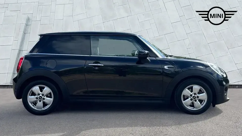 Used Mini Cooper Classic 134 HP (98 kW) 2019 Black Hatchback