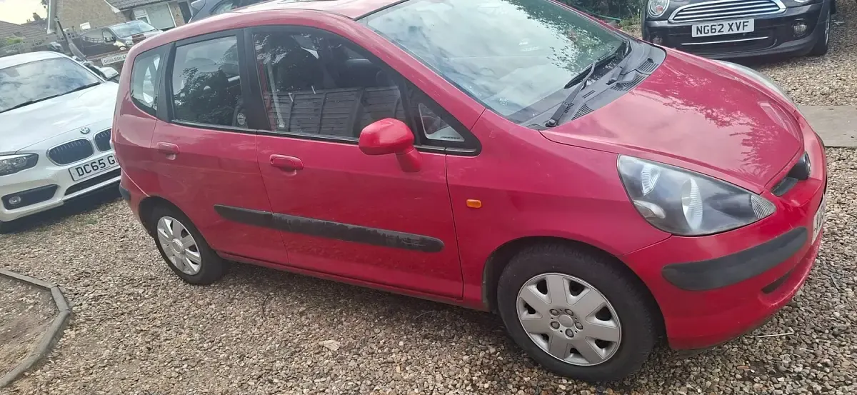 Used Honda Jazz SE 83 HP (61 kW) 2003 Red Hatchback