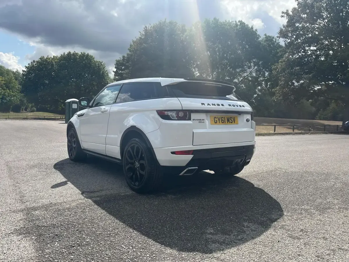 Used Land Rover Range Rover evoque Dynamic 190 HP (139 kW) 2011 White Coupe