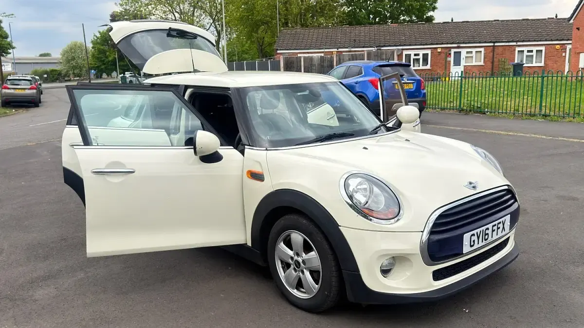 Used Mini Cooper D Hatch 116 HP (85 kW) 2016 White Hatchback