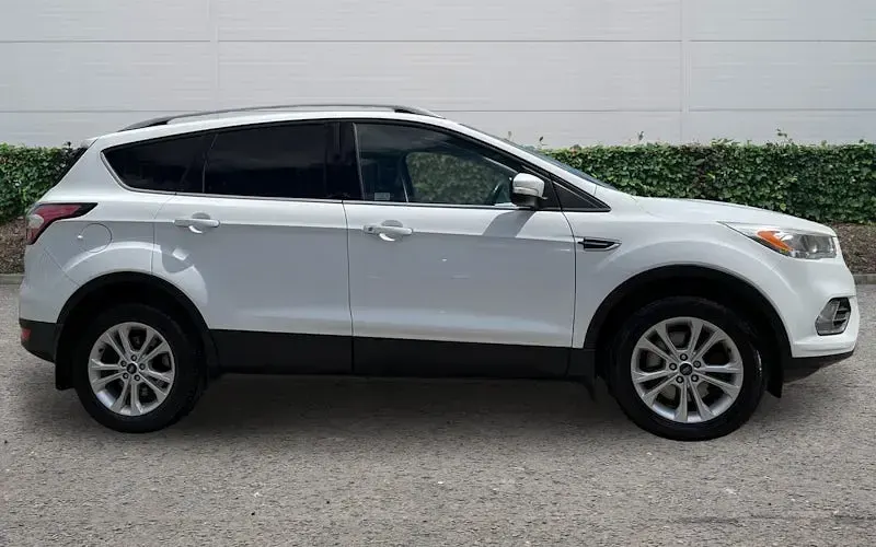 Used Ford Kuga Titanium 150 HP (110 kW) 2017 White SUV