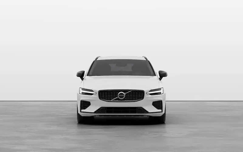 New Volvo V60 Plus 334 HP (245 kW) 2026 Ice white Estate