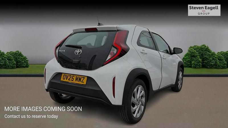 Used Toyota Aygo X PURE 72 HP (52 kW) 2025 White SUV