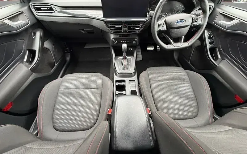 Used Ford Focus ST-Line 155 HP (114 kW) 2025 Red Estate
