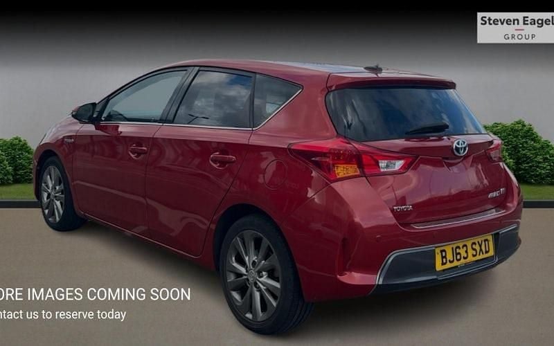 Used Toyota Auris Hybrid 136 HP (100 kW) 2014 Hatchback