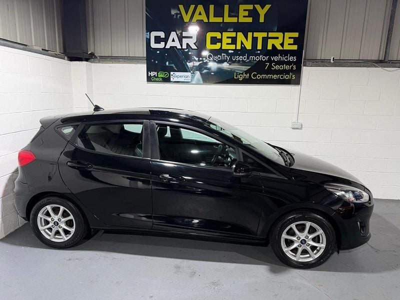 Used Ford Fiesta Zetec 70 HP (51 kW) 2018 Black Hatchback