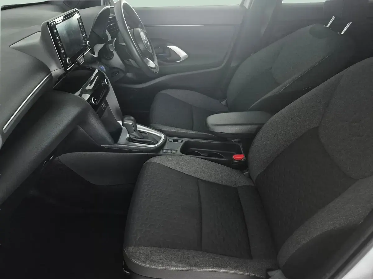 Used Toyota Yaris Cross Design 116 HP (85 kW) 2022 White SUV