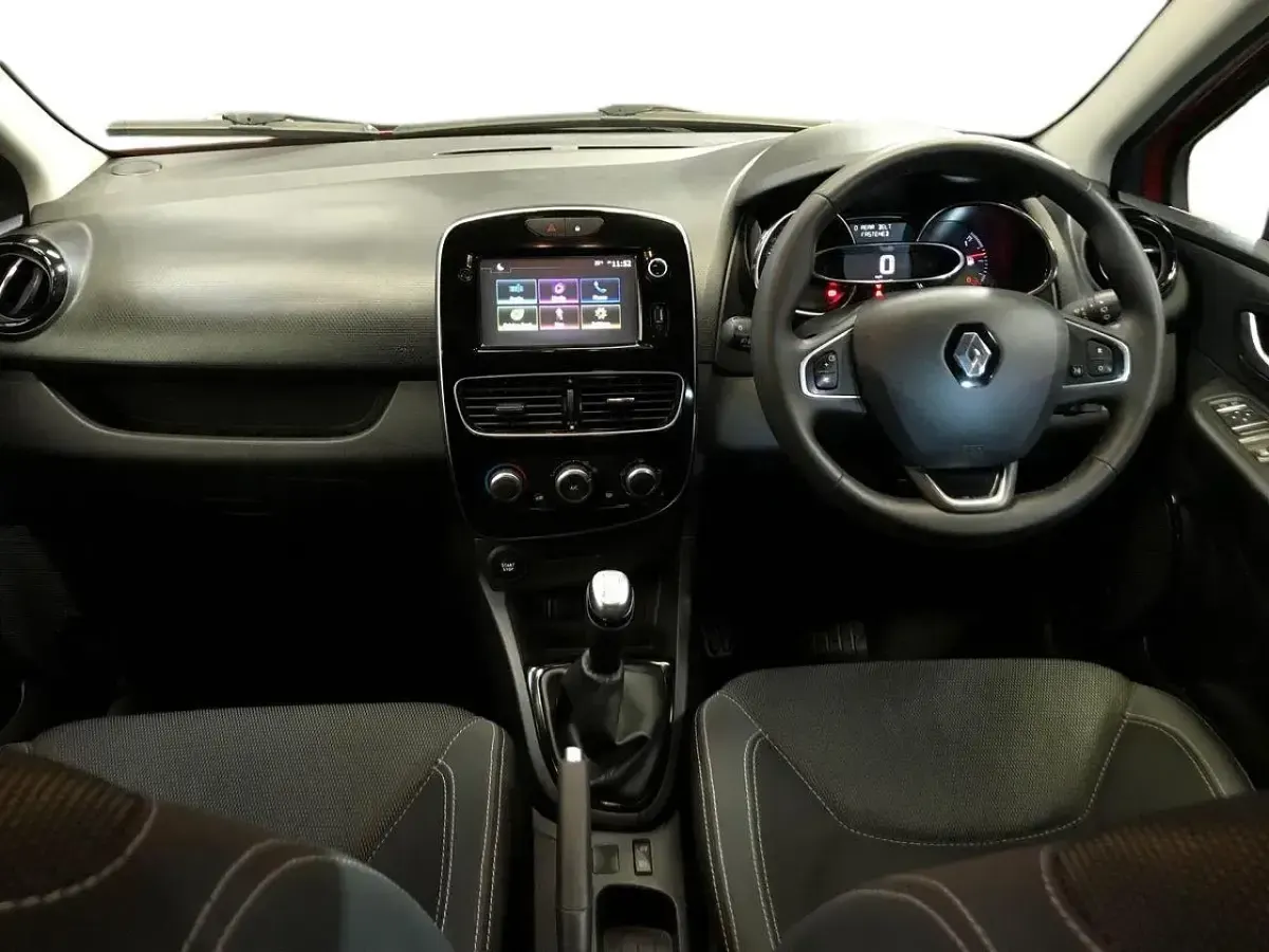 Used Renault Clio Dynamique 75 HP (55 kW) 2018 Red Hatchback