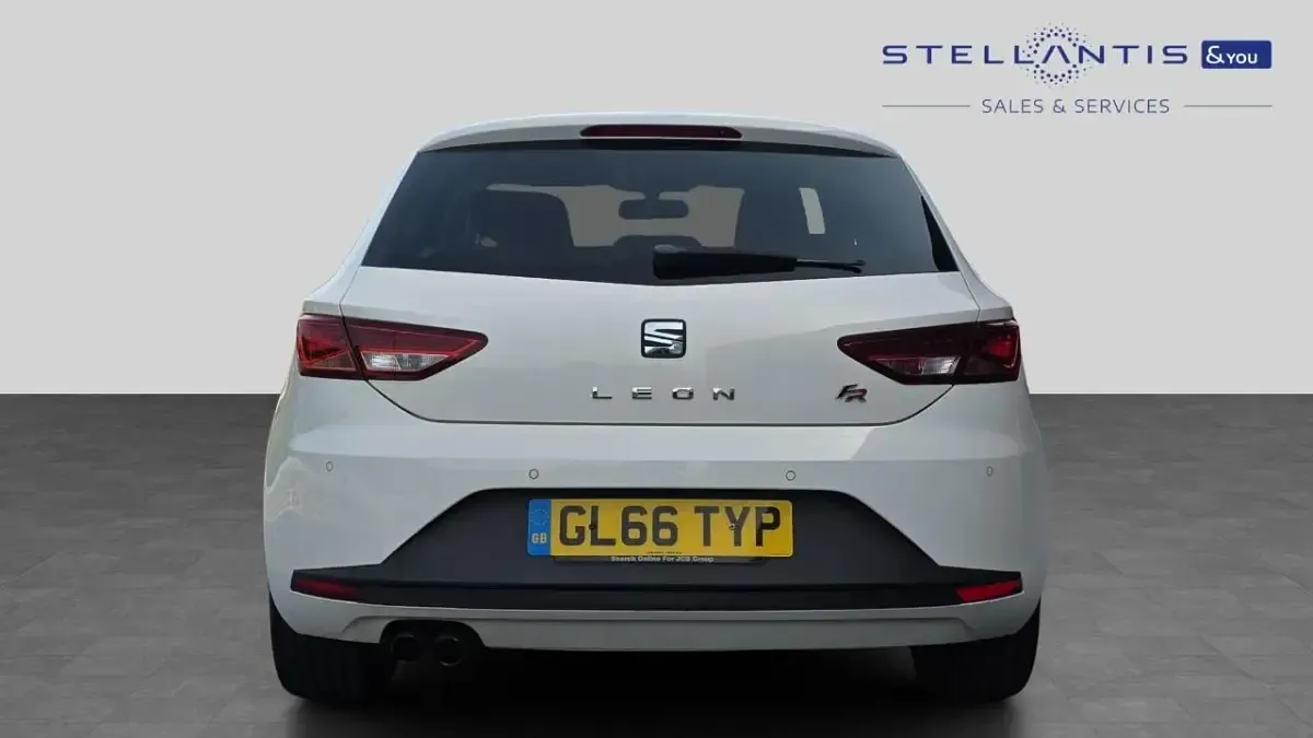 Used Seat Leon FR 148 HP (108 kW) 2017 White Hatchback