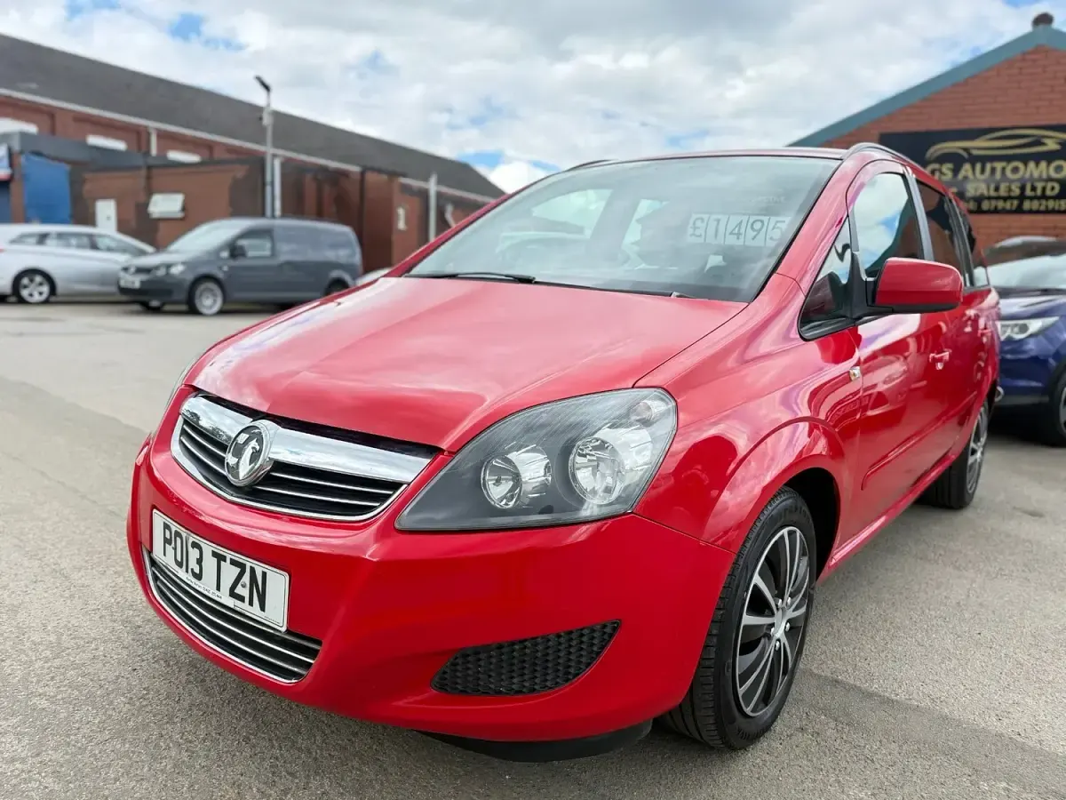 Used Vauxhall Zafira 115 HP (84 kW) 2013 Red MPV