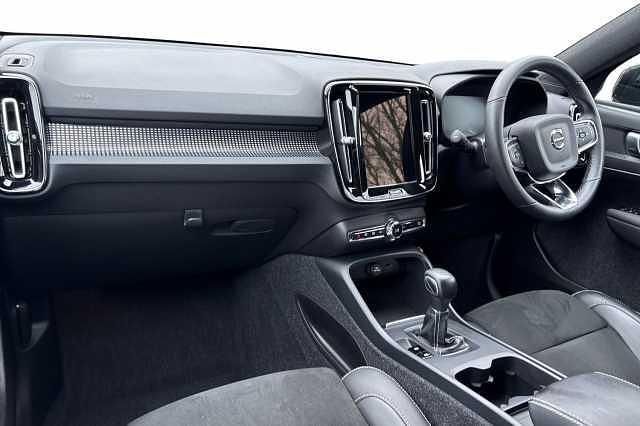 Used Volvo XC40 R-Design 161 HP (118 kW) 2022 SUV