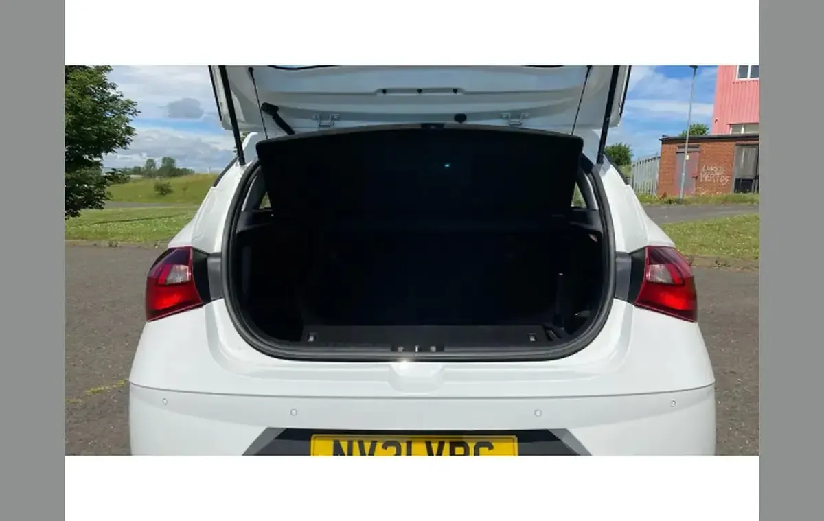 Used Hyundai i20 SE 99 HP (72 kW) 2021 White Hatchback