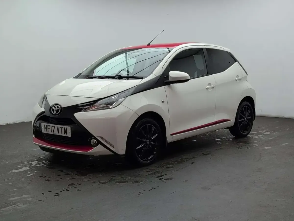 Used Toyota Aygo x-press 69 HP (50 kW) 2017 White Hatchback