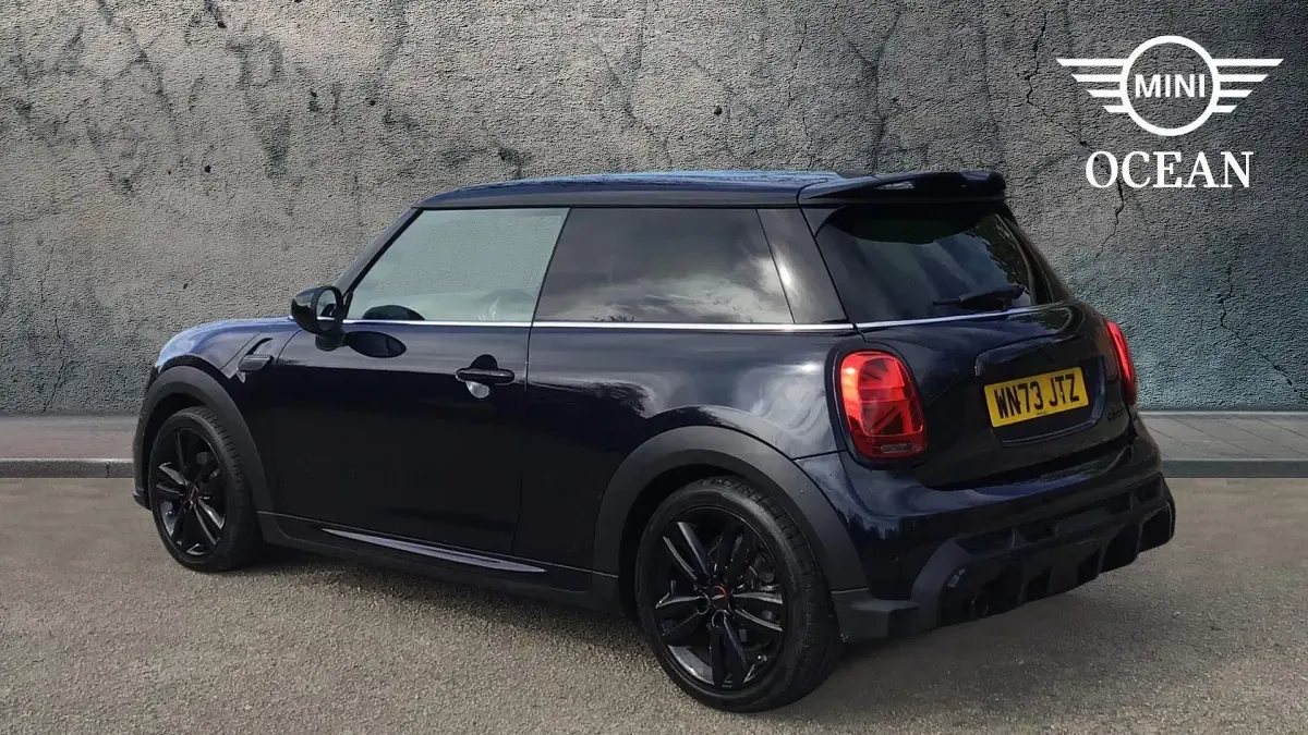 Używany Mini Cooper Hatch 134 KM (98 kW) 2023 Czarny Hatchback