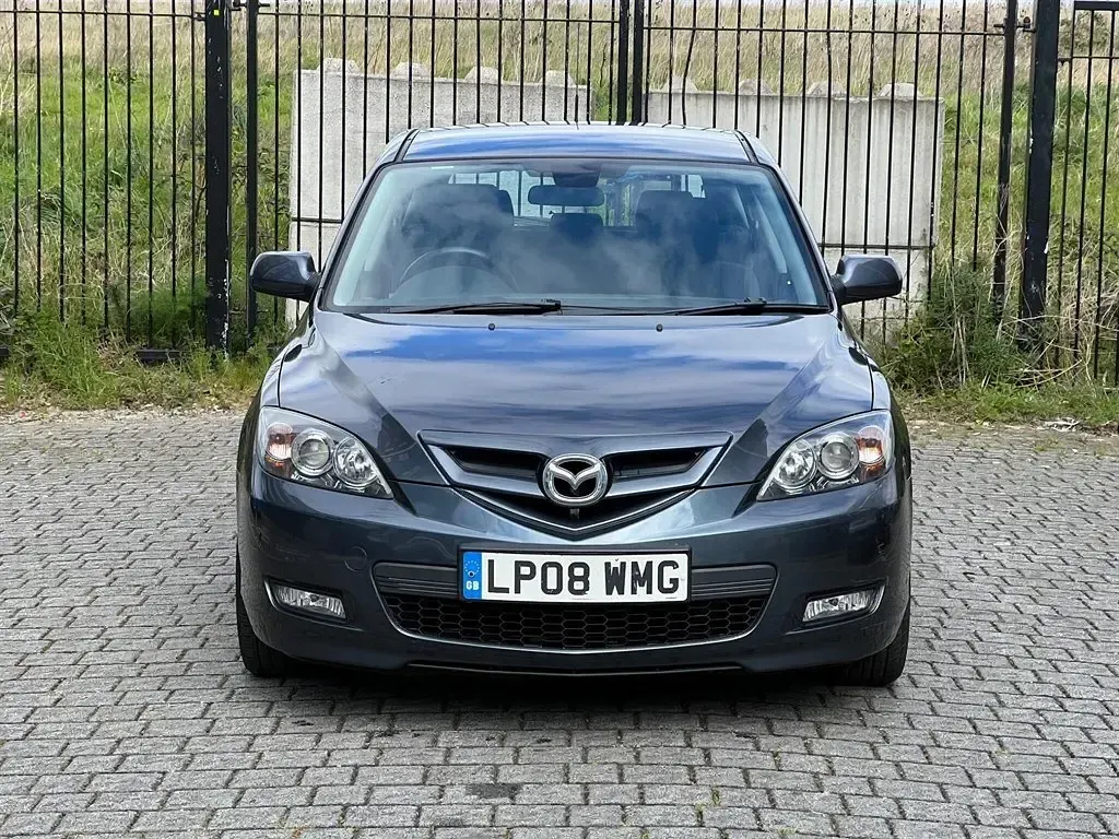 Usado Mazda 3 Takara 105 CV (77 kW) 2008 Gris Utilitario