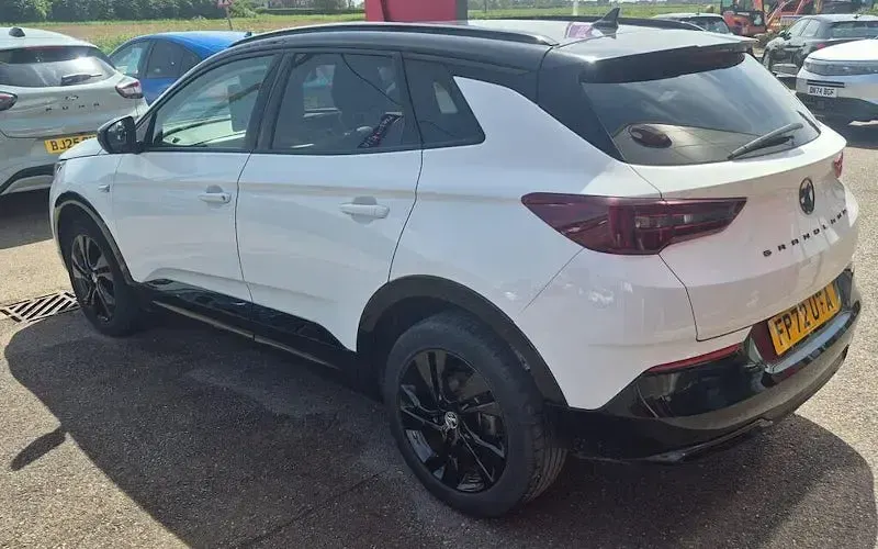 Used Vauxhall Grandland X GS Line 131 HP (96 kW) 2022 White SUV