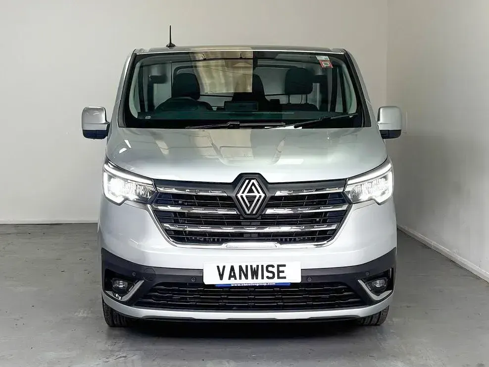 Used Renault Trafic 150 HP (110 kW) 2026 Grey MPV