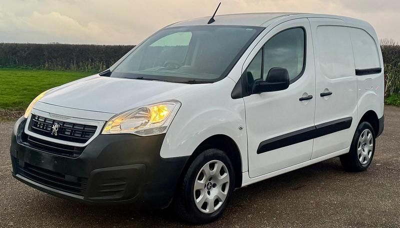 Used Peugeot Partner 2018 White MPV
