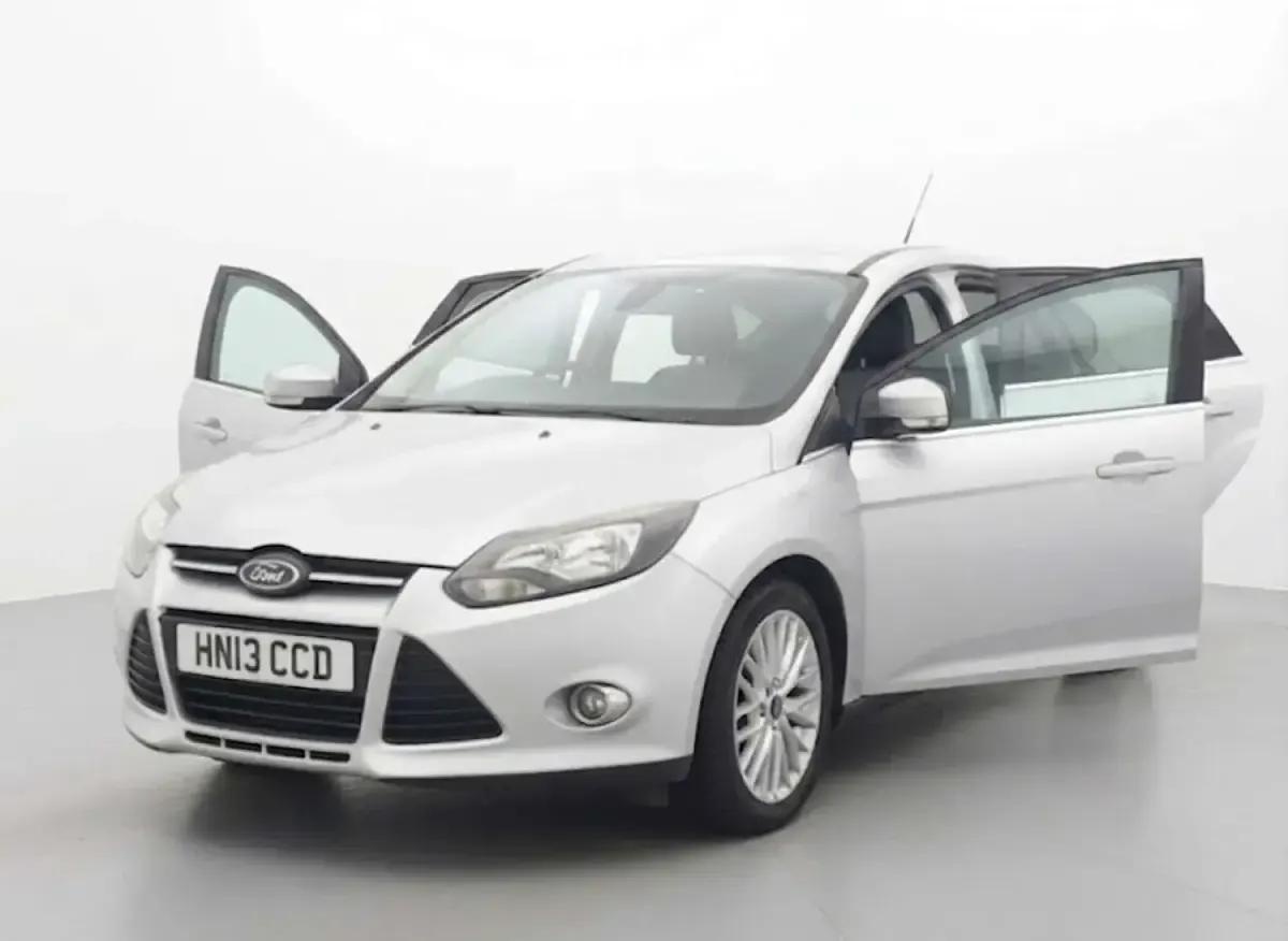 Used Ford Focus Zetec 125 HP (91 kW) 2013 Silver Hatchback