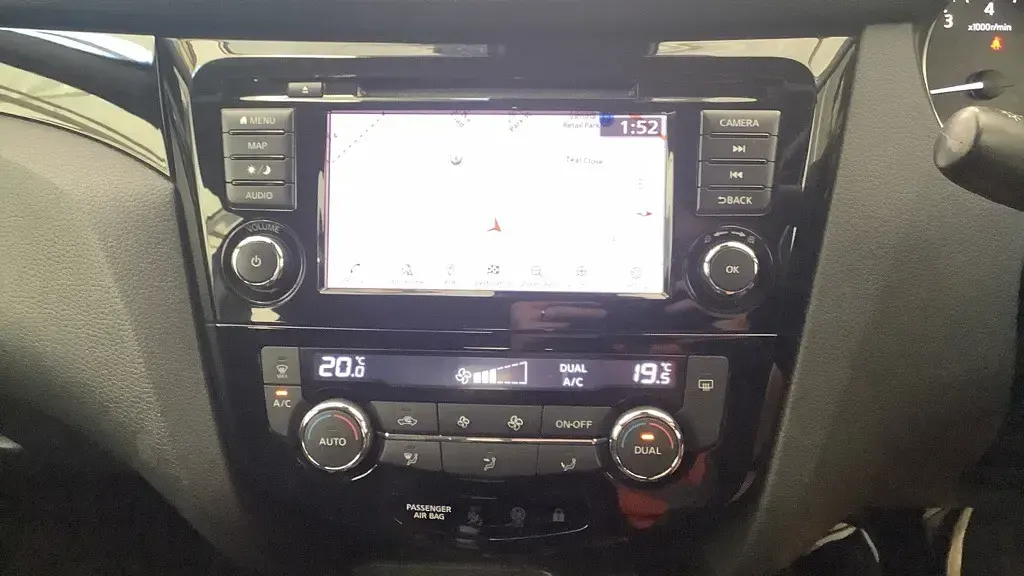 Used Nissan Qashqai Acenta Premium 140 HP (102 kW) 2019 Vivid blue SUV