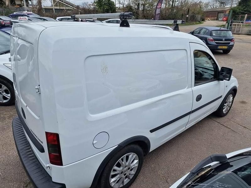 Used Vauxhall Combo 75 HP (55 kW) 2010 White MPV