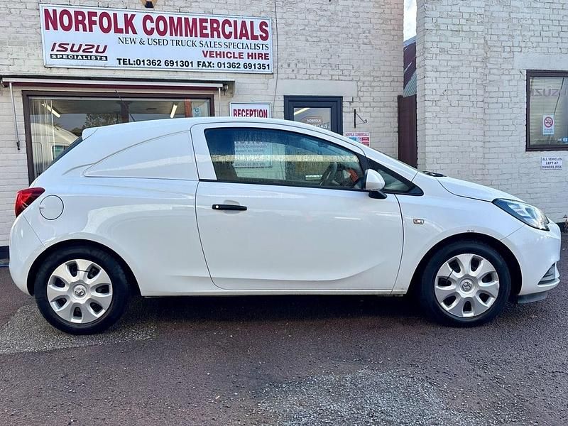 Used Vauxhall Corsa 95 HP (69 kW) 2018 White Van