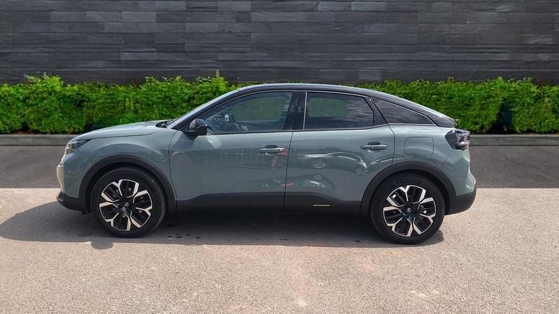 Used Citroën e-C4 113 kW (154 HP) 2025 Green Hatchback