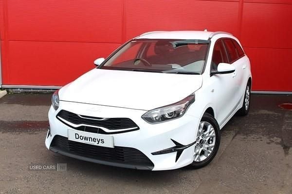 White Used 2025 Kia Ceed Hatchback | £17,490 (Good price) - Image 1/4