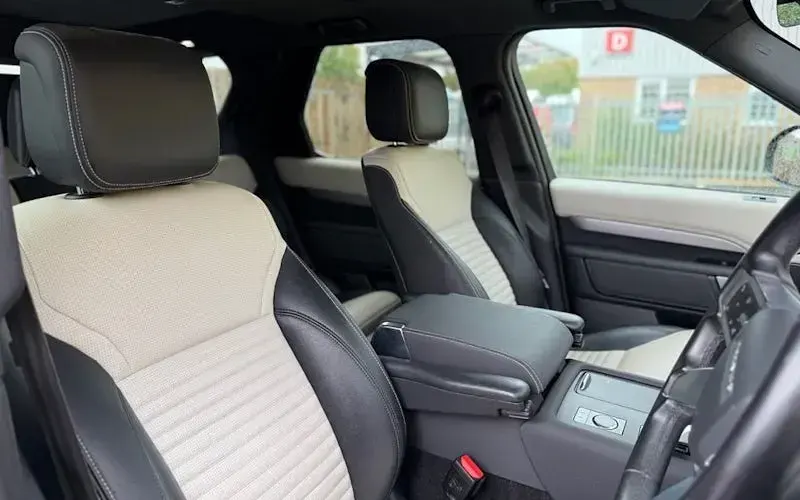 Used Land Rover Discovery SE Dynamic 300 HP (220 kW) 2023 Grey SUV
