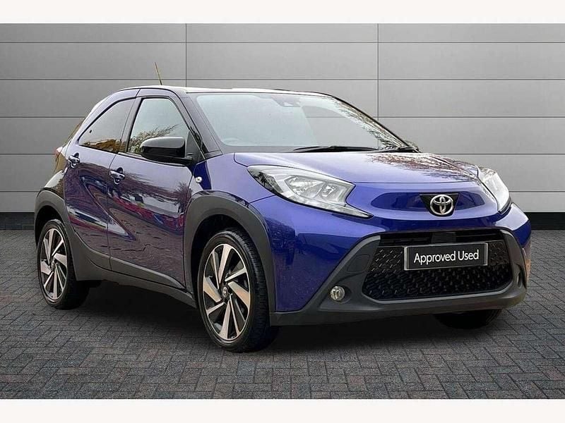 Juniper blue with black Used 2022 Toyota Aygo Hatchback | £12,395 (Fair price) - Image 1/2
