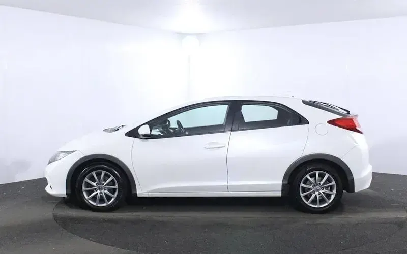Used Honda Civic ES 142 HP (104 kW) 2013 White Hatchback
