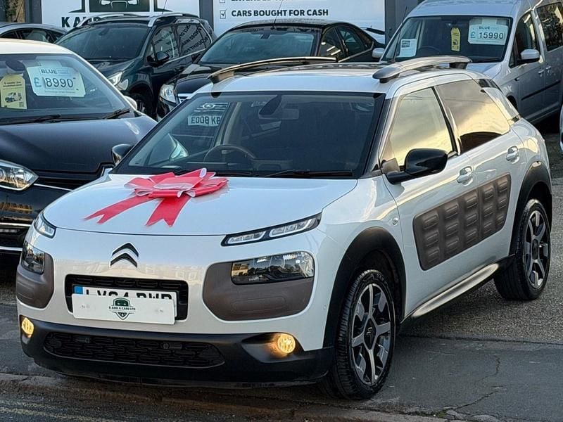Used Citroën C4 Cactus Flair 82 HP (60 kW) 2015 White Hatchback