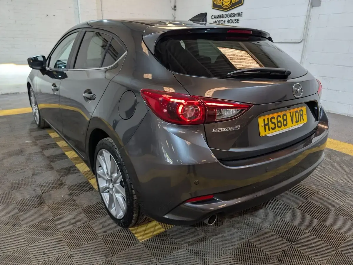 Used Mazda 3 Inclusive 120 HP (88 kW) 2019 Grey Hatchback