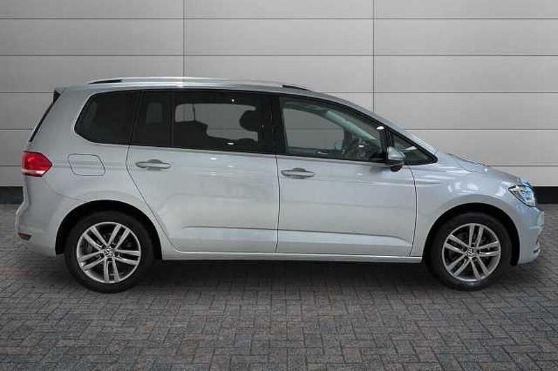 Used VW Touran Match 150 HP (110 kW) 2025 Oyster silver MPV